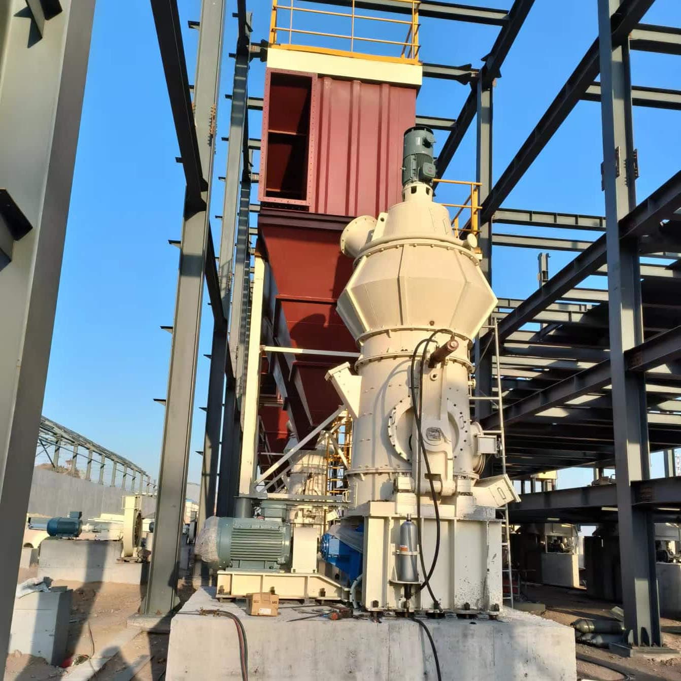 Système de pulvérisation de charbon à haute teneur en matières volatiles pour ligne de production de charbon actif